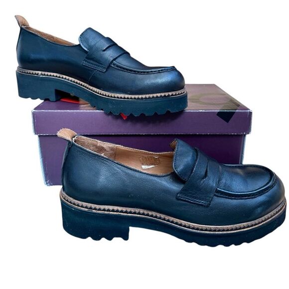 Bueno Annie Platform Penny Loafer. Item # 574758
UPC # 197061388809 New with Bx. - Picture 1 of 10